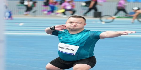 Denis Gnezdilov Smashes Two World Records to Win F40 Shot Put Title