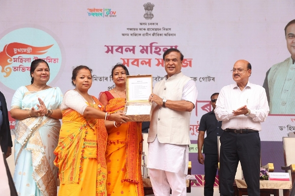 CM Dr Himanta Biswa Sarma Distributing Cheques to Women Beneficiaries in Jalukbari Under MMUA.
