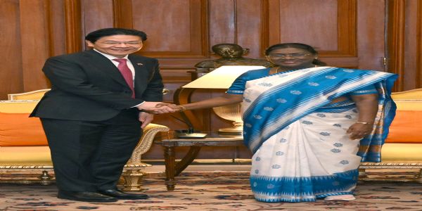 India, Singapore Deepen Ties: PM Lawrence Wong Meets President Murmu at Rashtrapati Bhavan