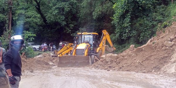 Fresh Landslide Blocks Nainital-Haldwani Highway, Traffic Brought to Standstill