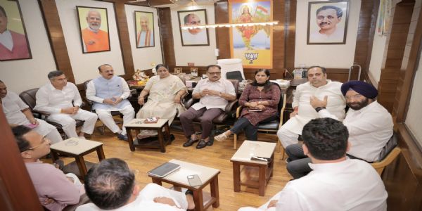 (Lead)Yamuna Water Level Recedes; CM Rekha Gupta Orders Assessment of Flood-Hit Crops