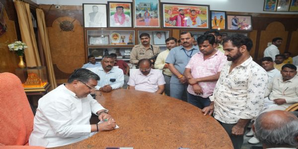 UP minister gave patient hearing to complainants, resolves issues