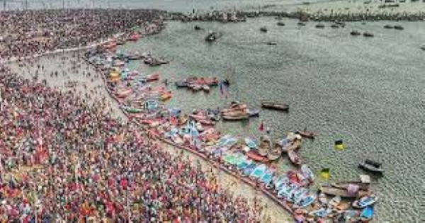 Thousands of devotees took a holy bath at Sangam Thousands of devotees took a holy bath at Sangam