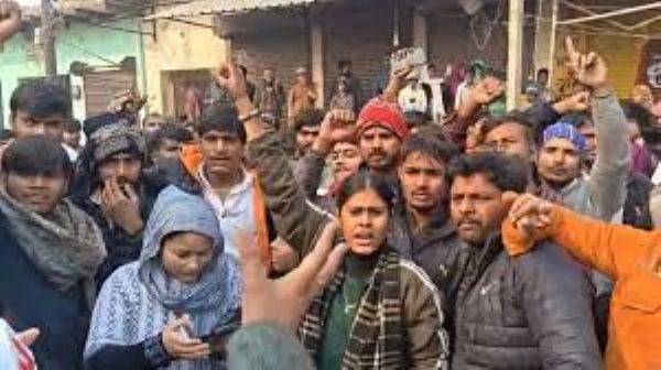 Angry people encircled the location, and one of them set fire to the warehouses