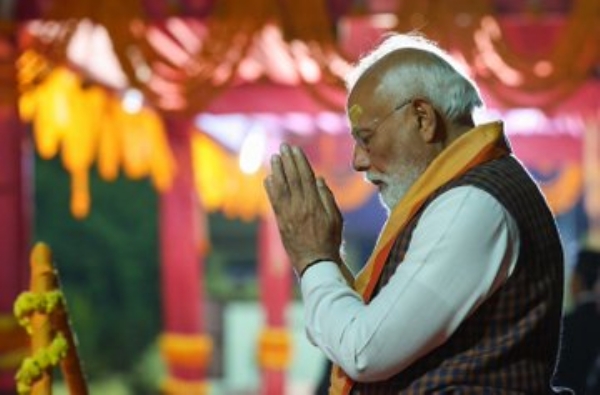 PM Narendra Modi offers prayers at Somnath Temple. PM Narendra Modi offers prayers at Somnath Temple.