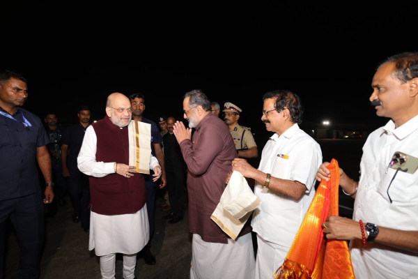 Amit Shah being welcomed by senior BJP leaders