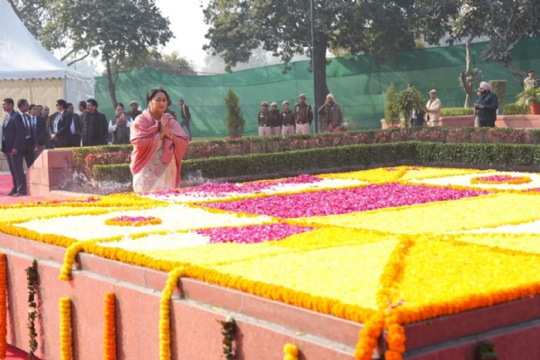 Delhi CM Rekha Gupta Pays Solemn Tribute to Shastri at Vijay Ghat on Death Anniversary