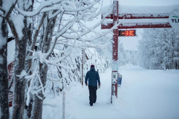 Thousands of tourists stranded in northern Finland as deep freeze halts flights