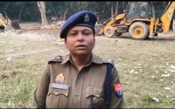 Circle Officer Jyoti Shri speaking to mediapersons