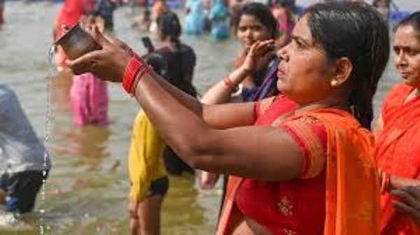 Devotees flocked to ghats in the early hours