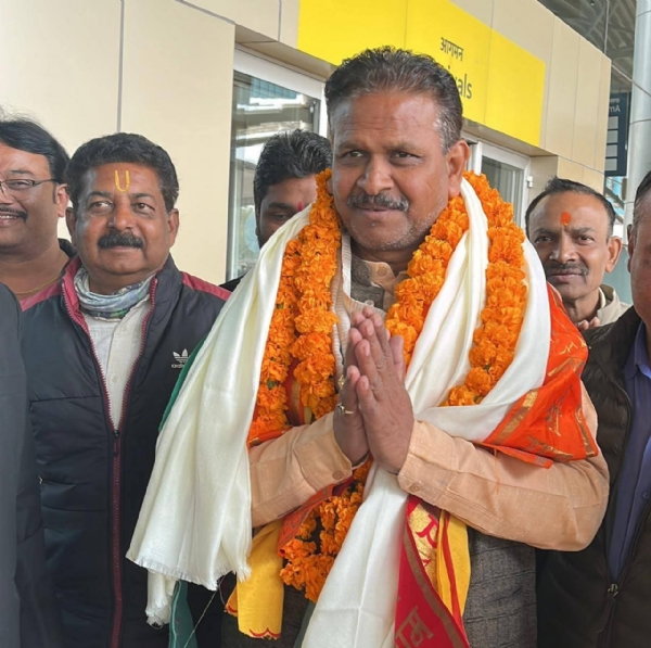 Mayor Ganesh Kesarwani welcomed by party workers Mayor Ganesh Kesarwani welcomed by party workers