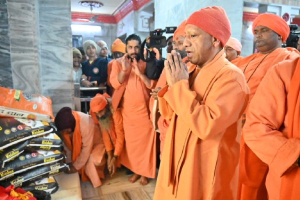 CM Yogi greeted devotees from across the country