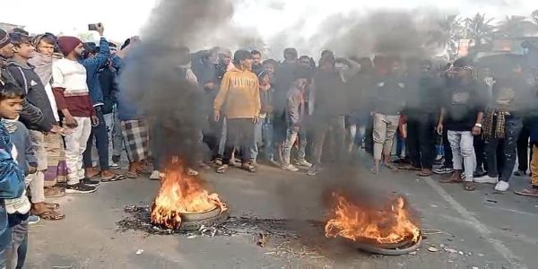 Murshidabad Sees Fresh Unrest After Friday Namaz, Arson and Road–Rail Blockades Trigger Panic