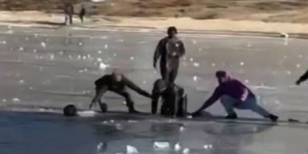 Kerala tourist killed ,another missing after accident at Sela lake in Arunachal.