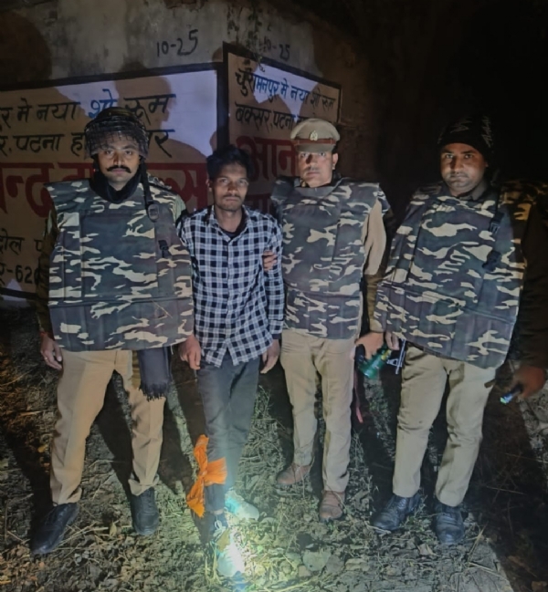 Criminal carrying bounty of Rs. 25k shot in right leg, admitted to hospital