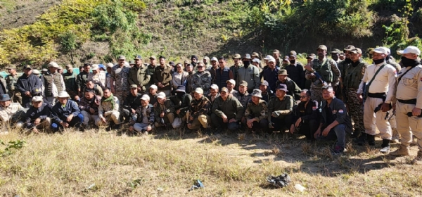 चुराचांदपुर में अवैध अफीम की 22 एकड़ क्षेत्र में नष्ट किए जाने से संबंधित तस्वीर।