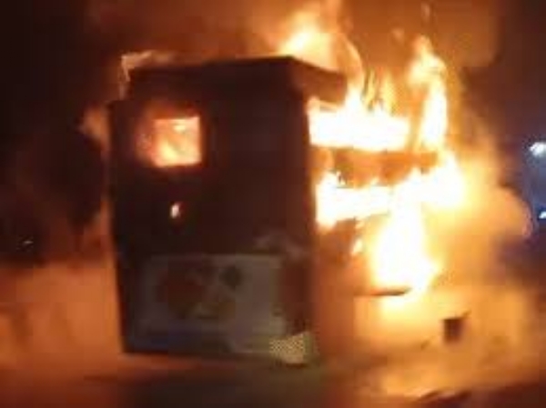 Double-decker bus caught fire on the Yamuna Expressway Double-decker bus caught fire on the Yamuna Expressway