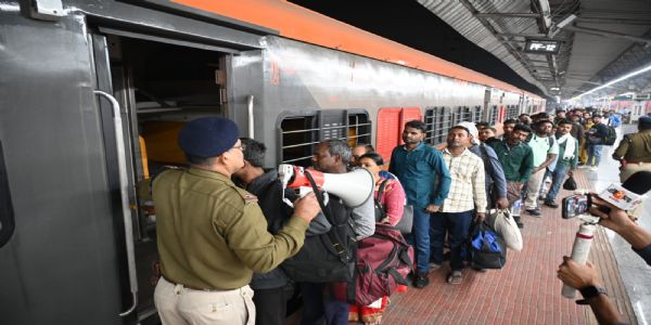Twin-engine Amrit Bharat Express links Sealdah to Banaras