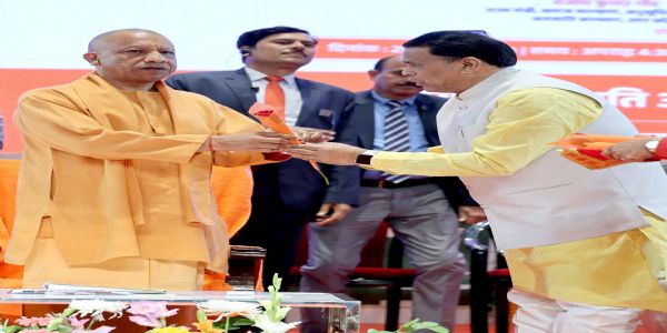 UP  CM transferred Rs 944.55 cr via DBT to 18.78 lakh students in state-level scholarship distribution prog