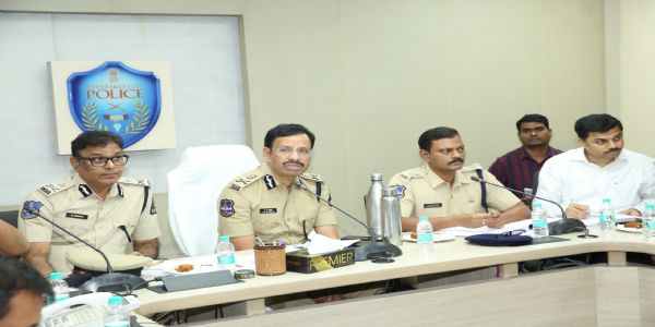 Hyderabad Police Commissioner seeks coordination with service providers to curb crime