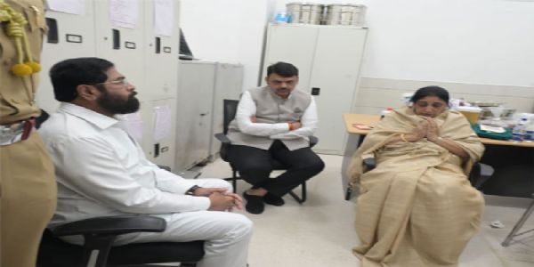 Governor Devavrat, CM Fadnavis, Dy CM Shinde console Sunetra Pawar