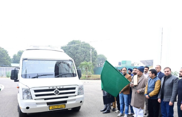 LG Manoj Sinha Flags Off Group Of Youth From South Kashmir For Exposure Tour