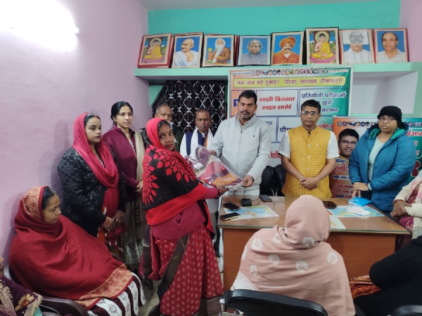 Pragatisheel Samaj Party Mahila Morcha organized a Nari Shakti Samman program