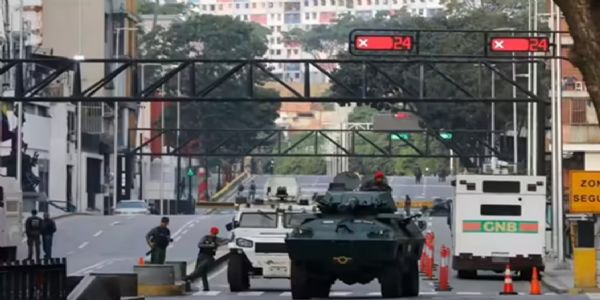 Gunfire and Explosions Near Venezuela’s Presidential Palace, Security Heightened