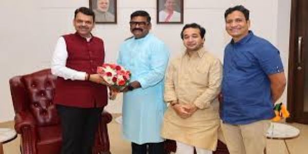 Former MNS leader and ex-corporator Santosh Dhuri joins BJP