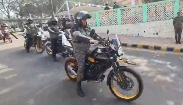 Northern Army Commander Takes Part In Bike Rally, Pays Tribute To Veterans In Udhampur Northern Army Commander Takes Part In Bike Rally, Pays Tribute To Veterans In Udhampur