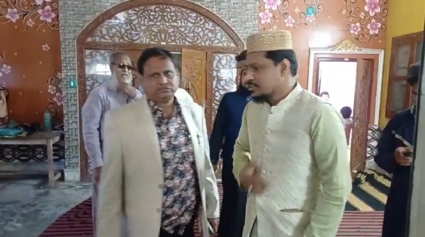 Humayun Kabir at Furfural Sharif