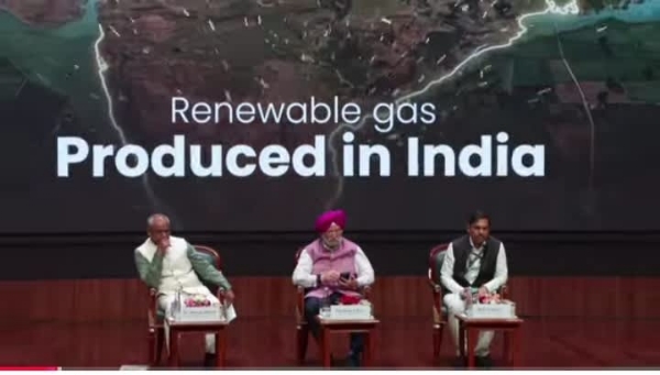 Union Minister for Petroleum and Natural Gas Hardeep Singh Puri launching the GOBARdhan Scheme.