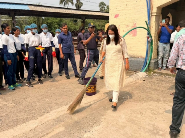 The minister with broom in hand The minister with broom in hand