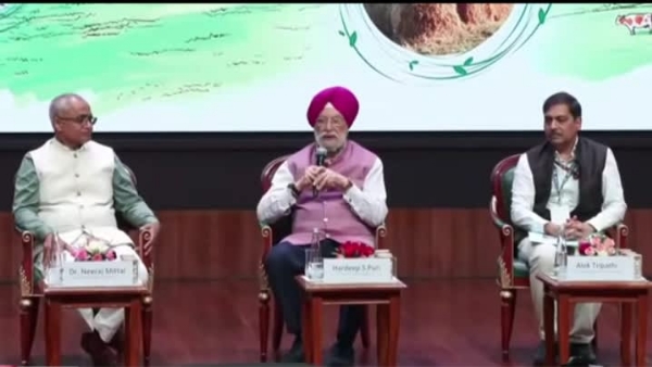 Union Minister for Petroleum and Natural Gas Hardeep Singh Puri launching the GOBARdhan Scheme.