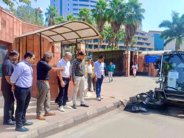 Municipal Commissioner Sanjeev Khirwar reviews the field trials of mechanical road-sweeping machines.