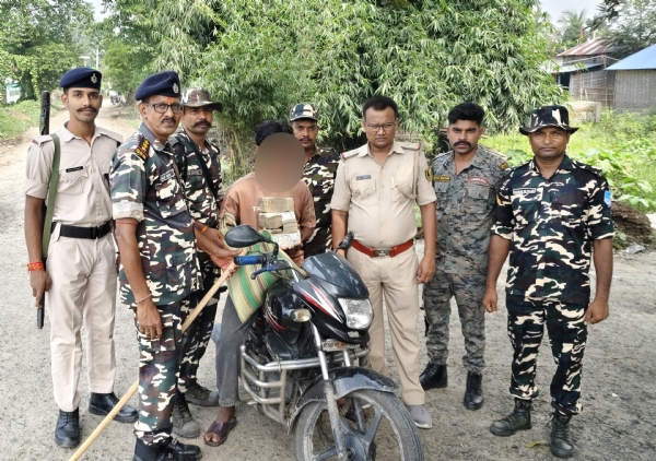 A smuggler was arrested with NPR 1.6 million in Nepali currency near the India-Nepal border in Bihar’s Araria district. A smuggler was arrested with NPR 1.6 million in Nepali currency near the India-Nepal border in Bihar’s Araria district.
