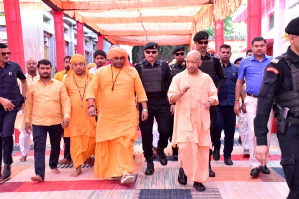 Yogi Adityanath arrived at famous Shaktipeeth Devipatan Temple in Balrampur Yogi Adityanath arrived at famous Shaktipeeth Devipatan Temple in Balrampur