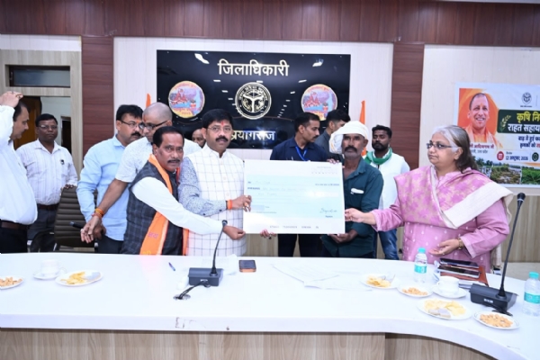 Minister Nand Gopal Gupta Nandi attended the Agricultural Investment Grant-Relief Assistance Distribution Program