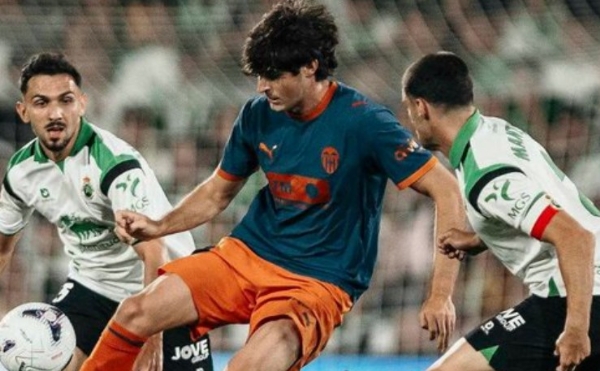 Valencia Hold Racing Santander to a Draw in La Liga Valencia Hold Racing Santander to a Draw in La Liga