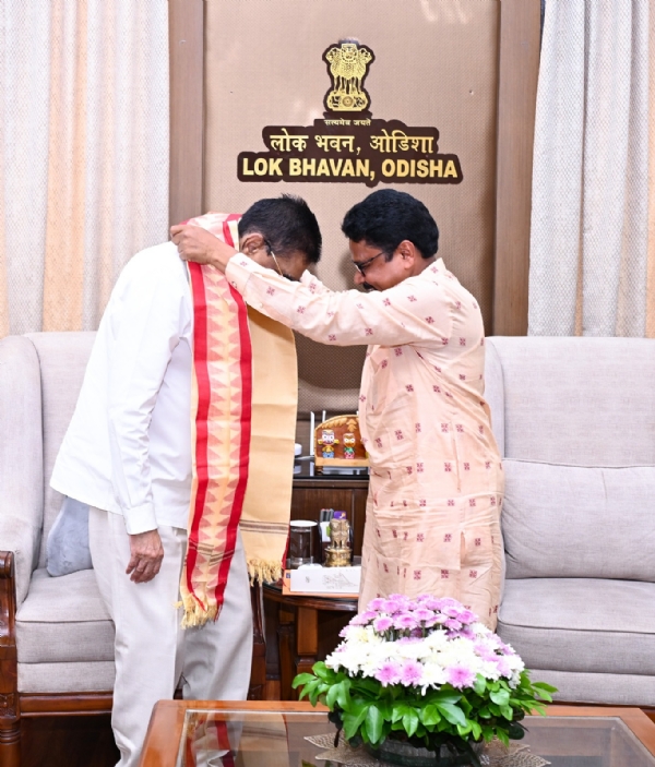 Mukesh Mahalinga Calls on Governor Hari Babu Kambhampati to Bid Farewell