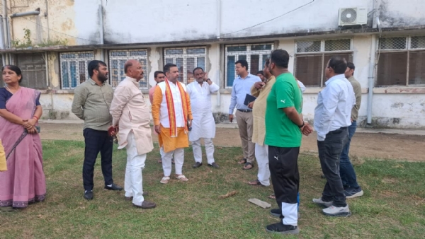 MLC Anoop Gupta, district in-charge Rakesh Trivedi inspected the meeting place