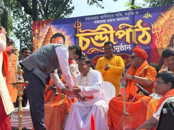 कोलकाता स्थित माकपा कार्यालय के पास चंडी पाठ का आयोजन