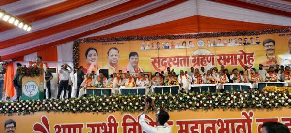 3 SP MLAs join BJP in membership ceremony held in Amethi