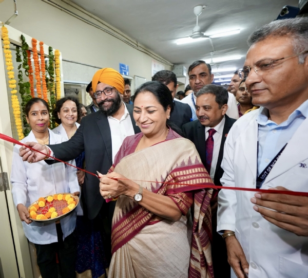 Delhi Chief Minister Rekha Gupta inaugurates medical equipment at Lok Nayak Jai Prakash (LNJP) Hospital.