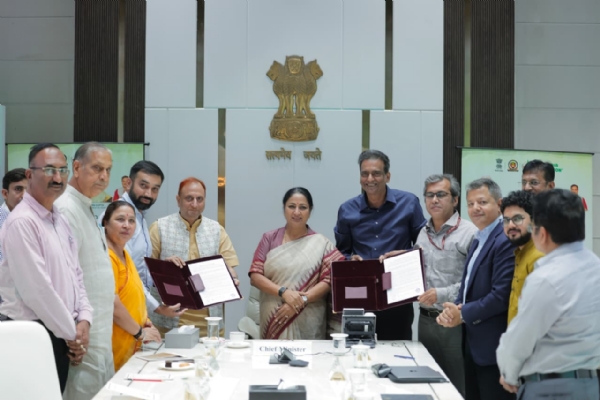Delhi Chief Minister Rekha Gupta and Mayor Pravesh Wahi exchange a Memorandum of Understanding (MoU) with Alok Tibrewala, Chairman of the Plastindia Foundation. Delhi Chief Minister Rekha Gupta and Mayor Pravesh Wahi exchange a Memorandum of Understanding (MoU) with Alok Tibrewala, Chairman of the Plastindia Foundation.