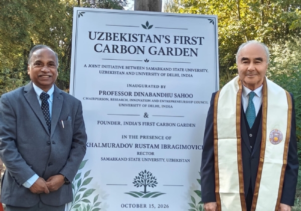 Professor Dinabandhu Sahu of the University of Delhi and Professor Rustam Kholmuradov, Rector of Samarkand State University and Senator of Uzbekistan, participate in the establishment of the ‘Indian Carbon Garden’.