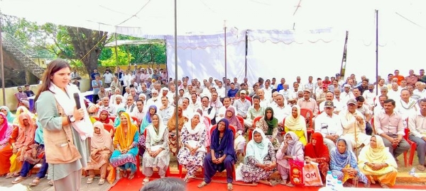 Devyani Rana interacts with progressive farmers of Dansal