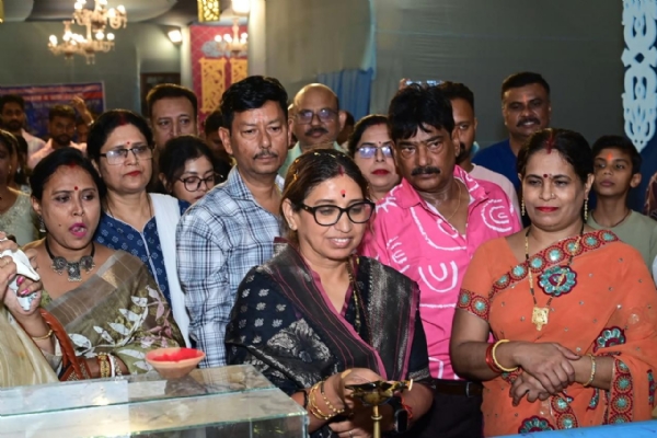 Abhilasha Gupta Nandi, given a grand welcome and felicitation by committee members