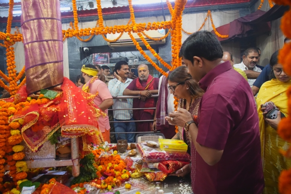 Minister Nandi worshiped Alopshankari, Kalyani Devi and Lalita Devi