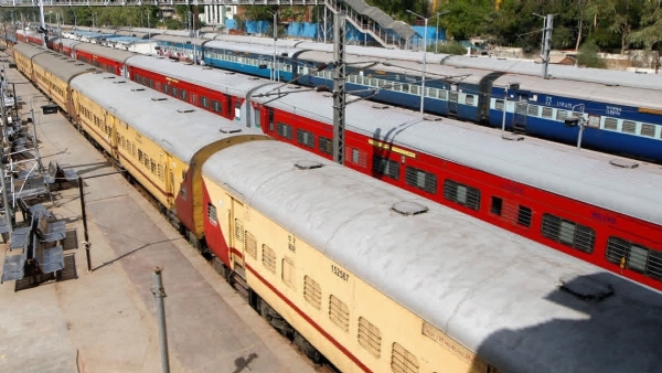 POOJA DIWALI SPECIAL TRAIN DETAILS